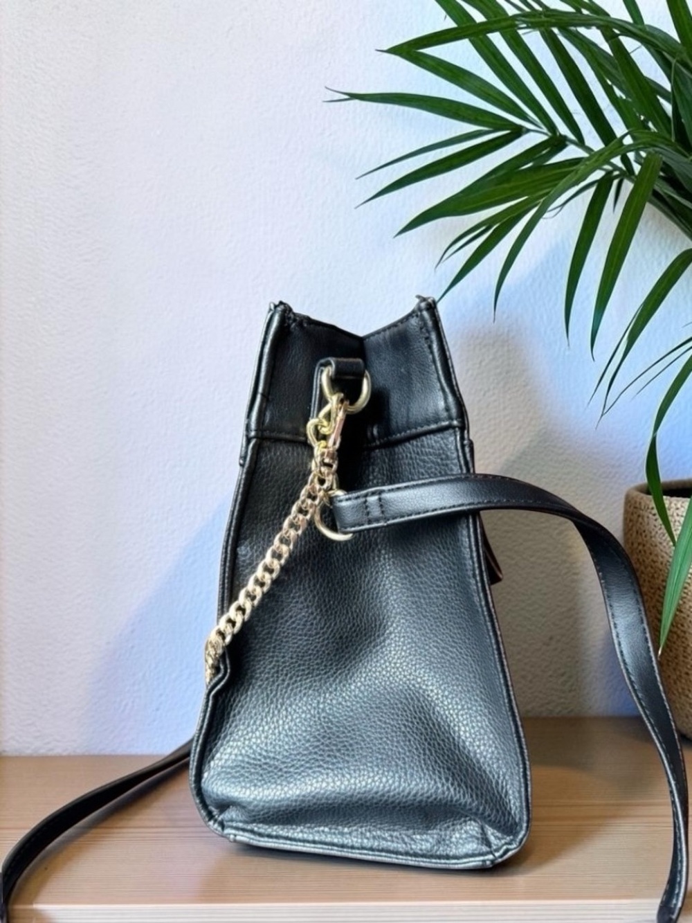 Juicy Couture Edgy Black Handbag Shoulder Bag Crossbody with Gold Chain Details - Picture 3 of 15